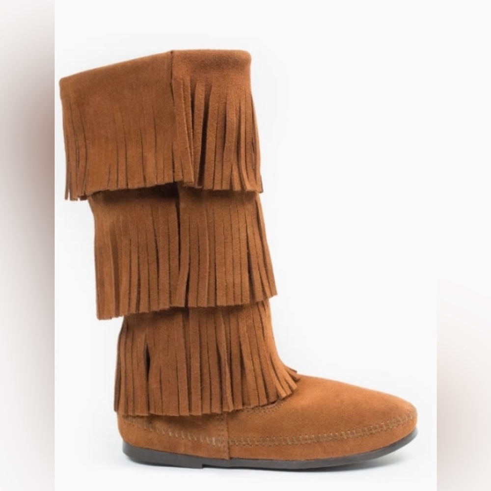 ✨MINNETONKA FRINGE BOOTS✨